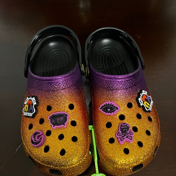 Crocs Classic Disney Hocus Pocus Clog. Firm price - Picture 11 of 14